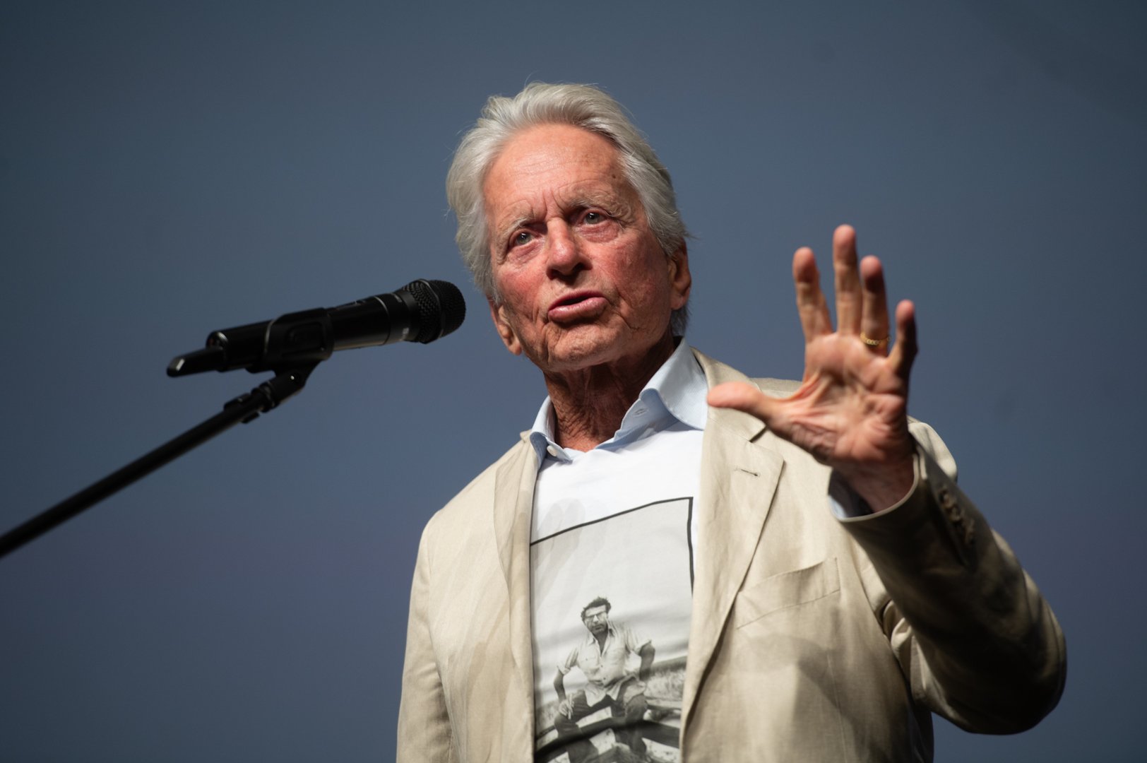 Michael Douglas Tegaskan Tak Berniat Kembali Akting, Kritik Idealism Politik AS yang Hilang